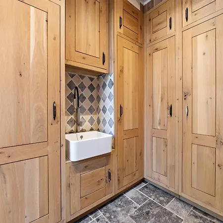 Mansion In With Sauna * אייבלי
