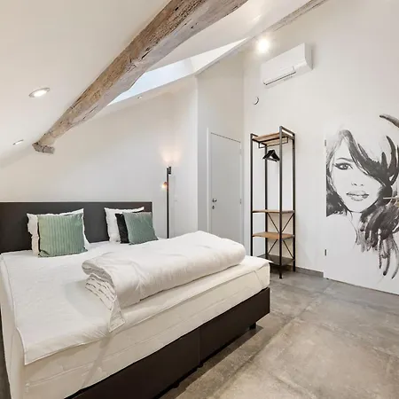 Mansion In With Sauna אייבלי