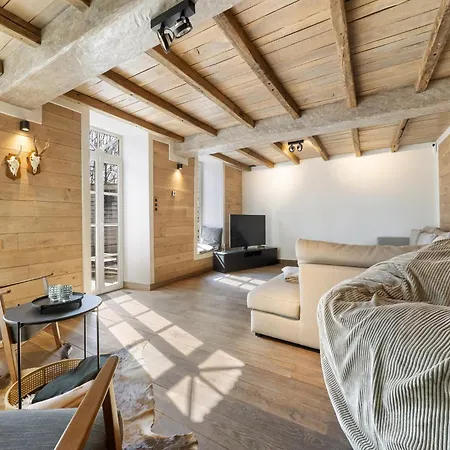 Mansion In With Sauna אייבלי